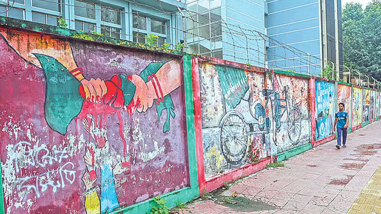 ঢাবি ক্যাম্পাসে জুলাই গ্রাফিতি সংরক্ষণ কার্যক্রম শুরু ১ আগস্ট 