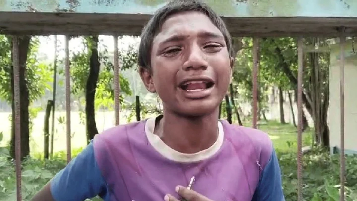 পান আনতে পাঠিয়ে কিশোরের ভ্যান ছিনতাই