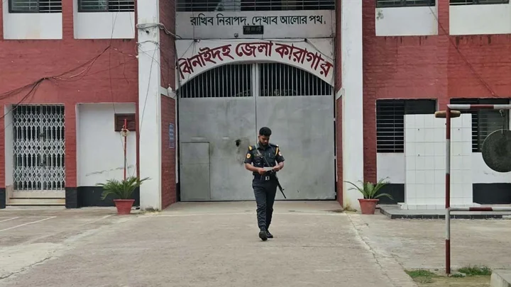 ৩৮২ ধারণক্ষমতার কারাগারে থাকেন ১২১০ বন্দি