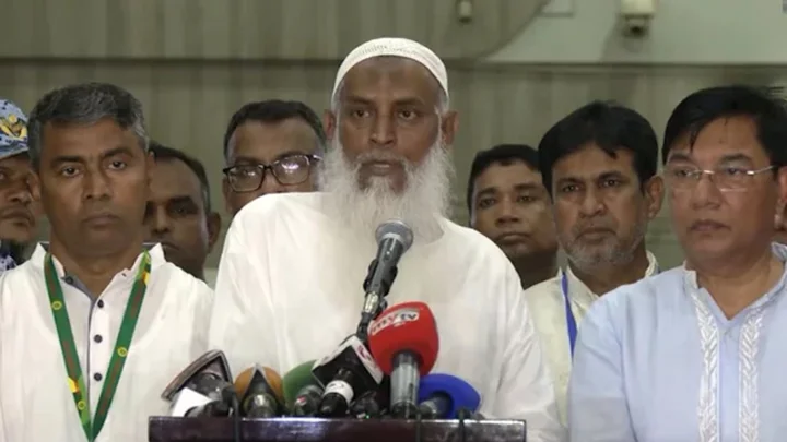 হাজিদের ৫ কোটি টাকা ফেরত দেবে সরকার: ধর্মমন্ত্রী