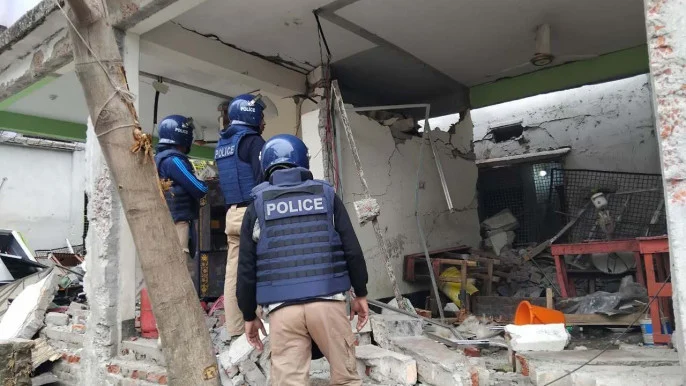 কেরানীগঞ্জের একটি মাদ্রাসায় বোমা বিস্ফোরণের ঘটনার পরের দৃশ্য। ছবি: সংগৃহীত