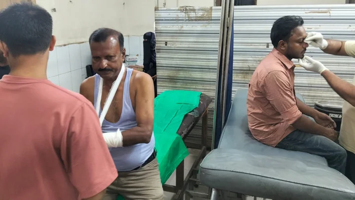 কেশবপুর প্রেসক্লাবে হামলা-ভাঙচুর, আহত চার সাংবাদিক হাসপাতালে ভর্তি