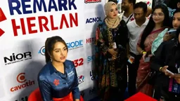 কেয়া পায়েলকে ঘিরে রিমার্ক প্যাভিলিয়নে উপচেপড়া ভিড়