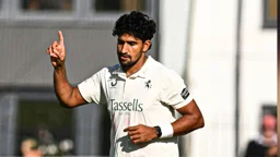 কাউন্টিতে খালেদের ৮ উইকেট, জয়ের পথে কেন্ট
