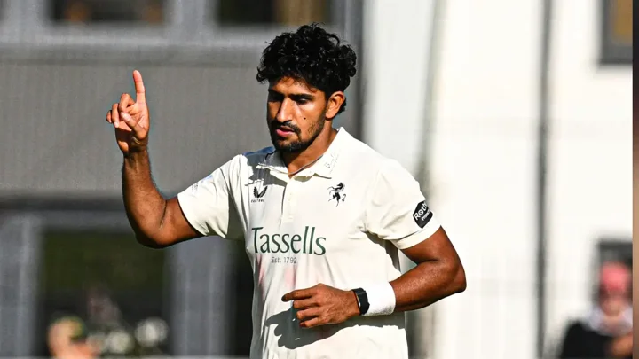 কাউন্টিতে খালেদের ৮ উইকেট, জয়ের পথে কেন্ট
