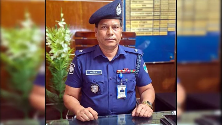 খোকসার ওসিকে রেঞ্জে সংযুক্ত, গভীর রাতে বেতার বার্তায় প্রত্যাহারের খবর