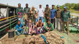 সুন্দরবনের জলজ সম্পদে বিষের ছোবল, থামছে না মাছ শিকার