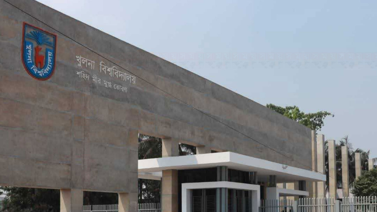 হাসিনাকে ফেরানোর গোপন তৎপরতায় যুক্ত খুবি শিক্ষকদের খুঁজতে কমিটি