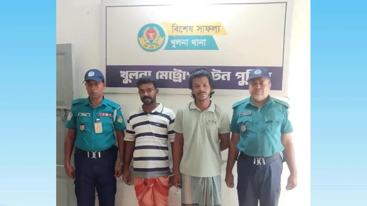 খুলনায় রিভলবার-গুলিসহ রফিক বাহিনীর দুই সহযোগী গ্রেপ্তার