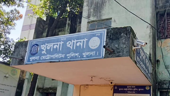 খুলনায় প্রবাসীর স্ত্রীর ঝুলন্ত মরদেহ উদ্ধার