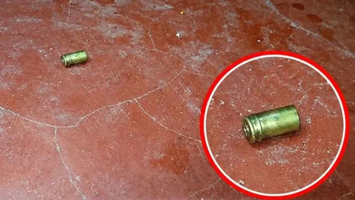 বাথরুমে ৫ রাউন্ড গুলি ছুড়ে পালাল হেলমেটধারীরা