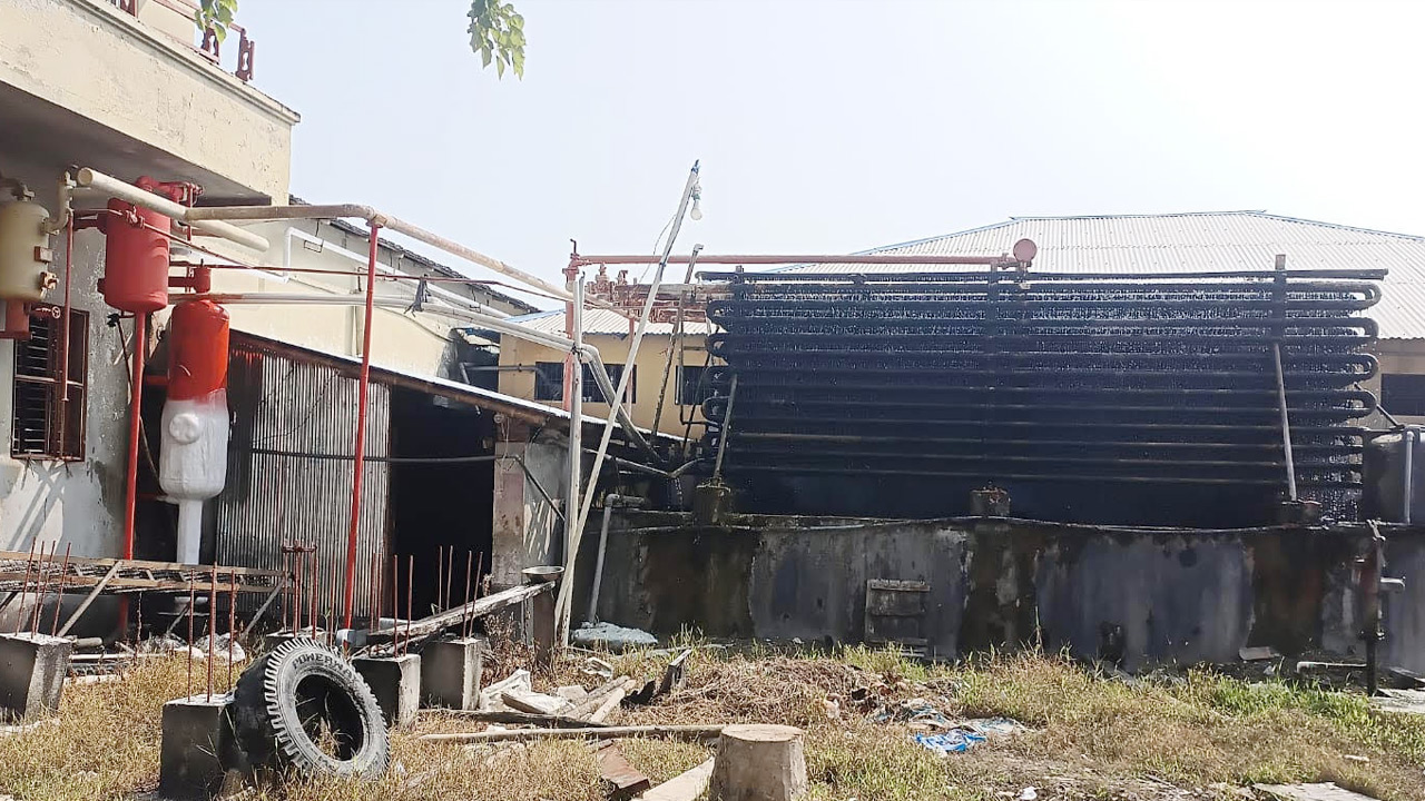 বরফ কলকে সারের গুদাম দেখিয়ে ডিলার নিয়োগের অভিযোগ