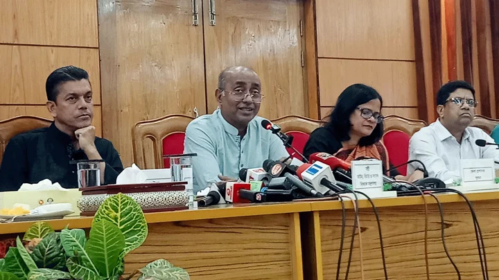 ক্রসফায়ারের পথে না গিয়ে প্রচলিত আইনকে শক্তিশালী করা হবে: আইনমন্ত্রী