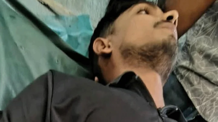খুলনায় মোটরসাইকেলে এসে সিগারেট কোম্পানির কর্মীকে গুলি