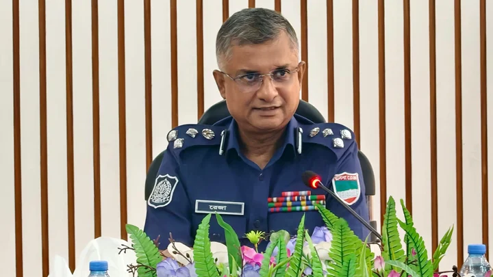 প্রশ্নের সুযোগ না পেয়ে ডিআইজির সভা বর্জন সাংবাদিকদের