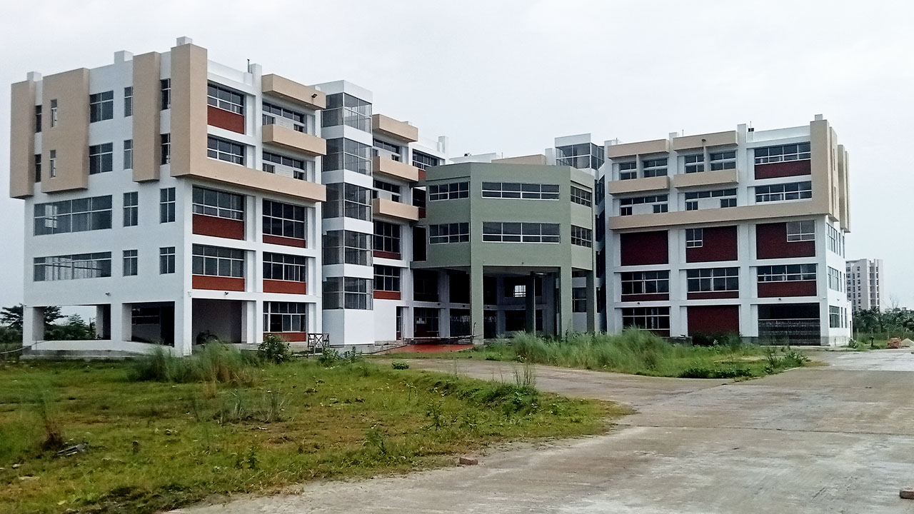 দুই বছর ঠায় দাঁড়িয়ে আধুনিক ভবন, চালু হয়নি চিকিৎসা কার্যক্রম