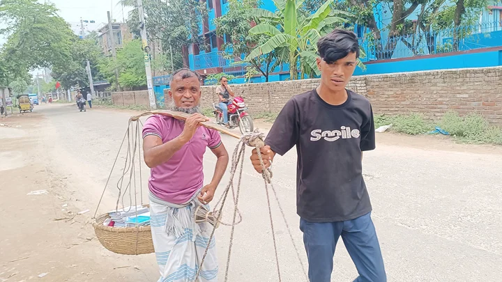 বাবাকে পথ দেখাতে গিয়ে থমকে গেছে জিমের পড়াশোনা