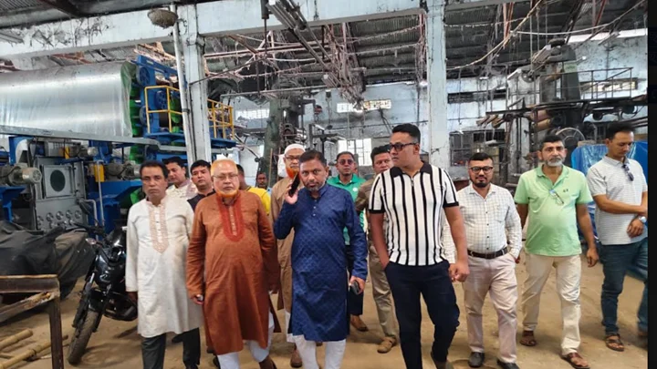 অবহেলায় ৩০ কোটি টাকার তাঁতযন্ত্র, সুফল পাচ্ছেন না কুষ্টিয়ার তাঁতিরা