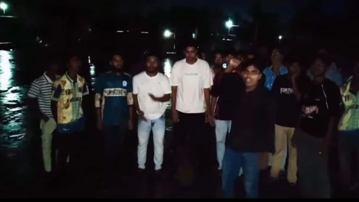 গভীর রাতে কুষ্টিয়ায় নিষিদ্ধ ছাত্রলীগের মিছিল