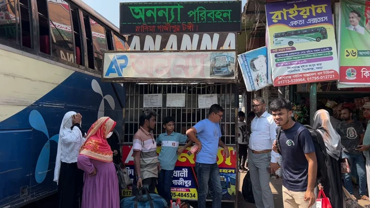 কিশোরগঞ্জ থেকে ঢাকার বাস বন্ধ, বিকল্প যানে দ্বিগুণ ভাড়ার চাপ