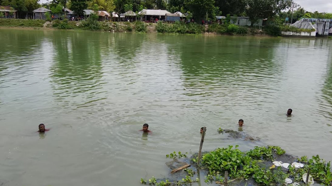 ভাগনিকে বাঁচাতে গিয়ে পানিতে তলিয়ে গেল খালাও