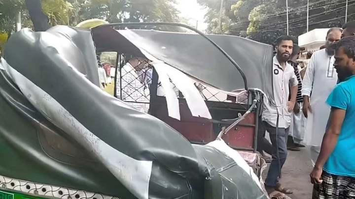 সিলেটে বাসের ধাক্কায় প্রাণ গেল মাদ্রাসাছাত্রীর