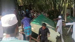 টাঙ্গাইলে কবরস্থানে যাওয়ার রাস্তা বন্ধ, ঘর ভেঙে লাশ দাফন