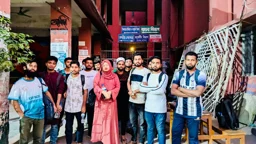 ছুটির অজুহাতে পড়ার রুম বন্ধ, রাস্তায়-পার্কে পড়াশুনা করতে বললেন অধ্যক্ষ