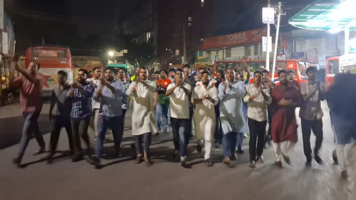 আ.লীগের নাশকতার প্রতিবাদে কবি নজরুল কলেজ ছাত্রদলের বিক্ষোভ