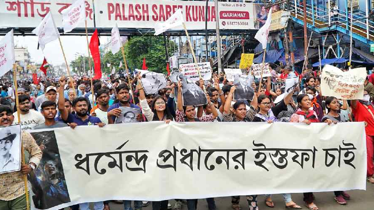কলকাতায় পুলিশ-বিক্ষোভকারীদের দফায় দফায় সংঘর্ষ