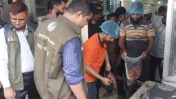 লক্ষ্মীপুরে পচা-বাসি খাবার বিক্রি, ৩ হোটেলকে ১০ লাখ টাকা জরিমানা