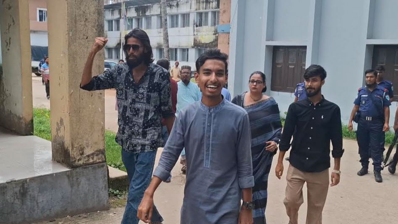 ২১ ঘণ্টা পর মুচলেকায় মুক্ত বৈষম্যবিরোধী ছাত্র আন্দোলনের মাহদীসহ ৩ নেতা