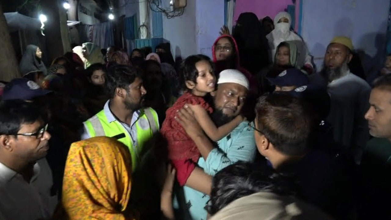 প্যারোলে মুক্তি পেয়ে বাবার জানাজায় সাবেক ছাত্রলীগ নেতা