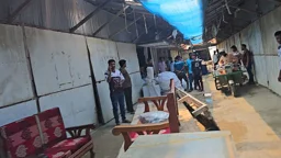 ২০ দোকান দখল করে তালা ঝুলিয়ে দিলেন বিএনপি নেতারা