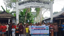 নিয়োগ বাণিজ্যের অভিযোগে রাজারহাটে মাদ্রাসায় বিক্ষোভ