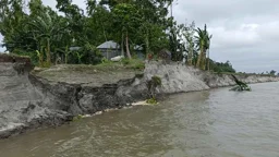 ‘ভাইয়ের বাড়িও যদি ধরলার পেটোত যায়, যামো কোনঠে’