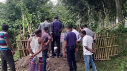 পীর শামিমের দেহাবশেষ নিয়ে ‘টানাটানির’ ঘটনায় মামলা, পুলিশ মোতায়েন