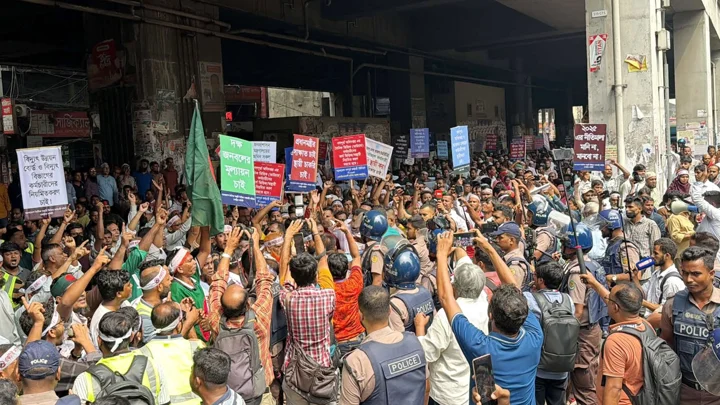 চাকরি স্থায়ীকরণসহ পাঁচ দফা দাবি সরকারি মাস্টাররোল কর্মীদের
