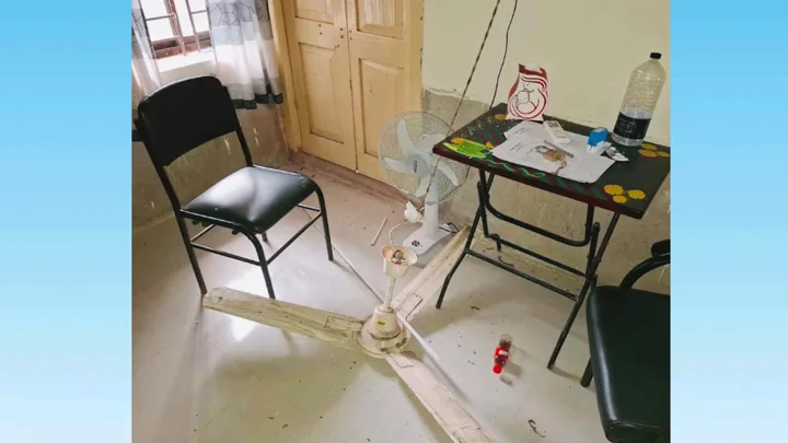 হাসপাতালে বৈদ্যুতিক পাখা খুলে পড়ল চিকিৎসকের ওপর