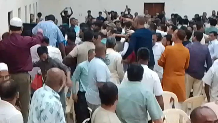 লালমনিরহাটে দুই মন্ত্রীর সামনে বিএনপির দুপক্ষের হাতাহাতি, আহত ৫