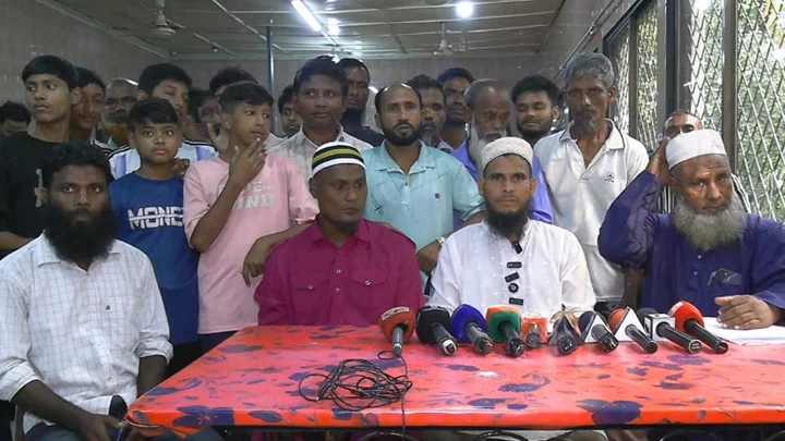 লালমনিরহাটে পুলিশি বাধায় পণ্ড নির্মাণশ্রমিকদের সমাবেশ