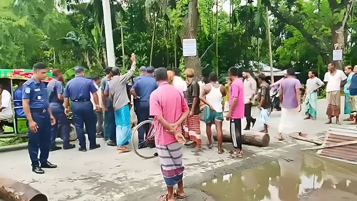 সার নিয়ে সিন্ডিকেট বন্ধে ফের লালমনিরহাটে কৃষকদের বিক্ষোভ