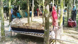 বাবার দাফন আটকে দিলেন মেয়ে, দেড় লাখ টাকায় সম্মতি