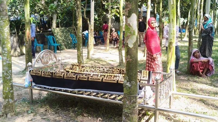 বাবার দাফন আটকে দিলেন মেয়ে, দেড় লাখ টাকায় সম্মতি