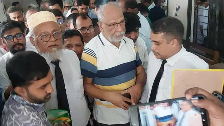 গ্রেপ্তার না করলে নিজেই আত্মসমর্পণ করবেন লতিফ সিদ্দিকী