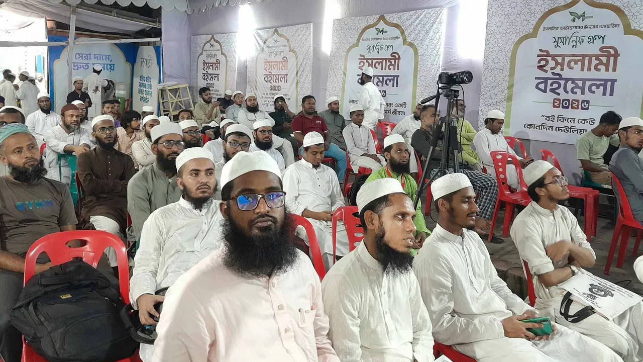 তরুণদের বই প্রকাশে প্রকাশকদের প্রতি বিশেষ আহ্বান জানান লেখককরা। ছবি: ফোরাম সৌজন্যে