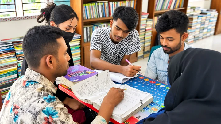 তিনটি দিয়ে শুরু করা পাঠাগারটির সংগ্রহে এখন ১৫ হাজার বই