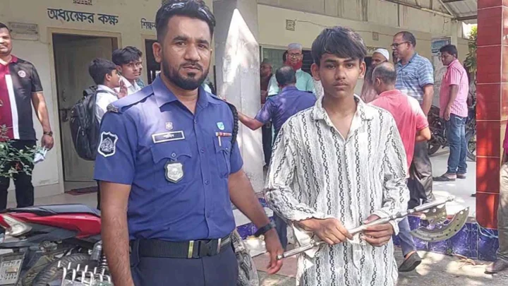স্কুলে বিরোধের জেরে ‘কিশোর গ্যাং’ নিয়ে শিক্ষার্থীর ওপর হামলা