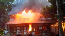 পাঁচ বছরের শিশুকে ধর্ষণচেষ্টা, অভিযুক্তের বাড়ি ভাঙচুর-অগ্নিসংযোগ