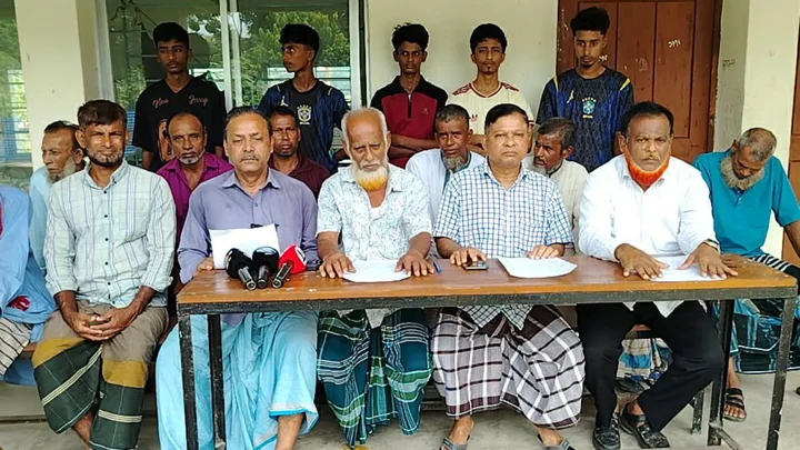 ‘বিপদের সময় পাশে কেউ নেই’ বলে আ.লীগ ছাড়লেন অর্ধশতাধিক নেতাকর্মী